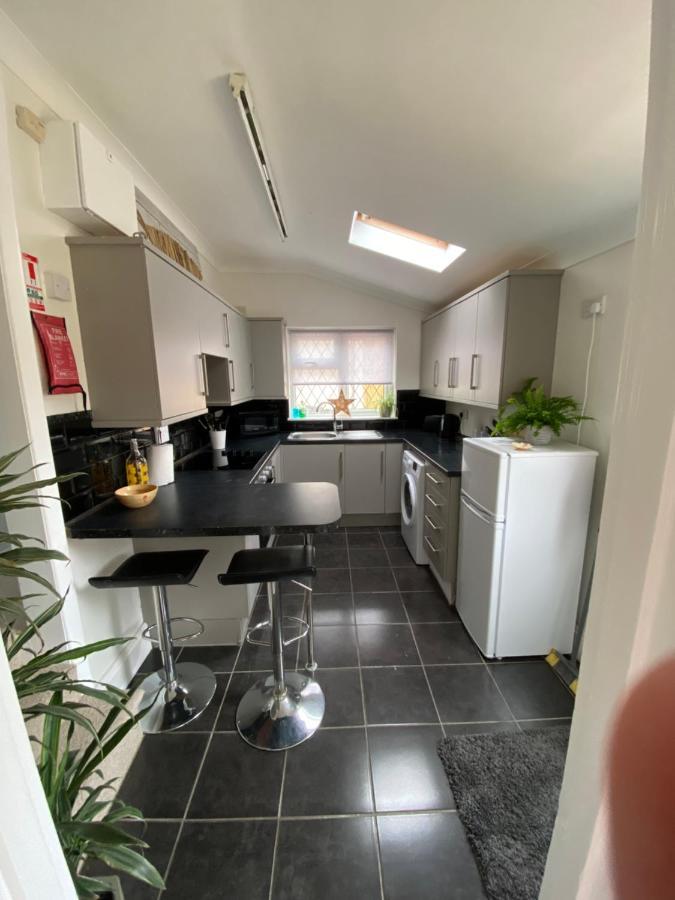 Leeward Lodge Totland エクステリア 写真